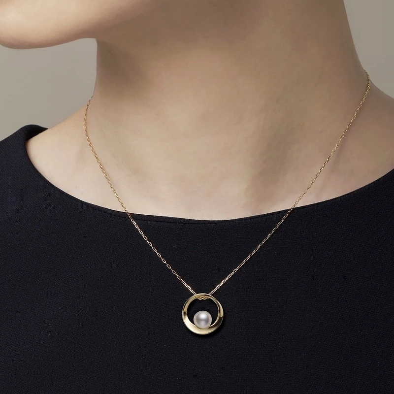 Akoya Cultured Pearl Circle Pendant in 18K Yellow Gold