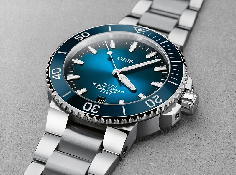 Aquis Date Calibre 400