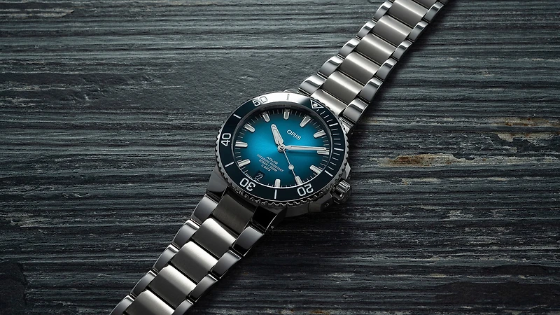 Aquis Date Calibre 400