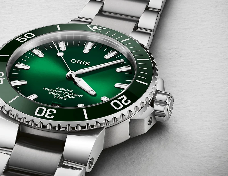 Aquis Date Calibre 400