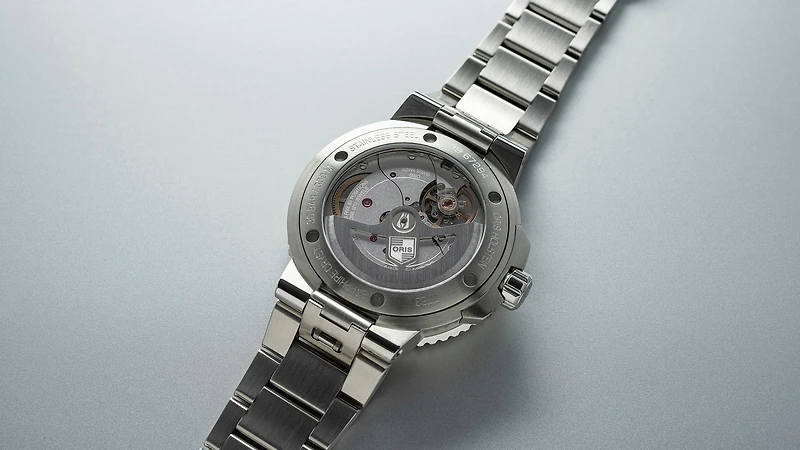 Aquis Date Calibre 400