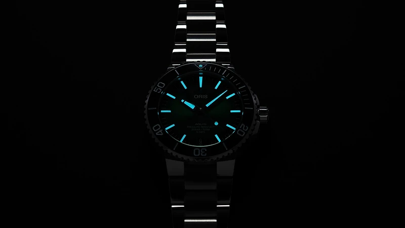 Aquis Date Calibre 400
