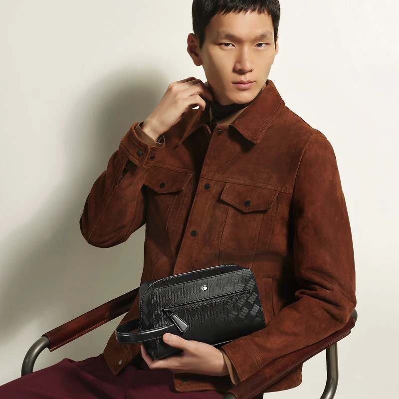 Toiletry Clutch in Extreme Leather