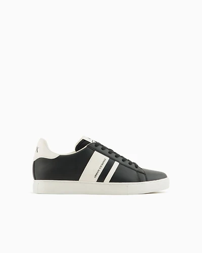 Sneakers with logo