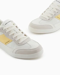 Sneakers with contrasting side band