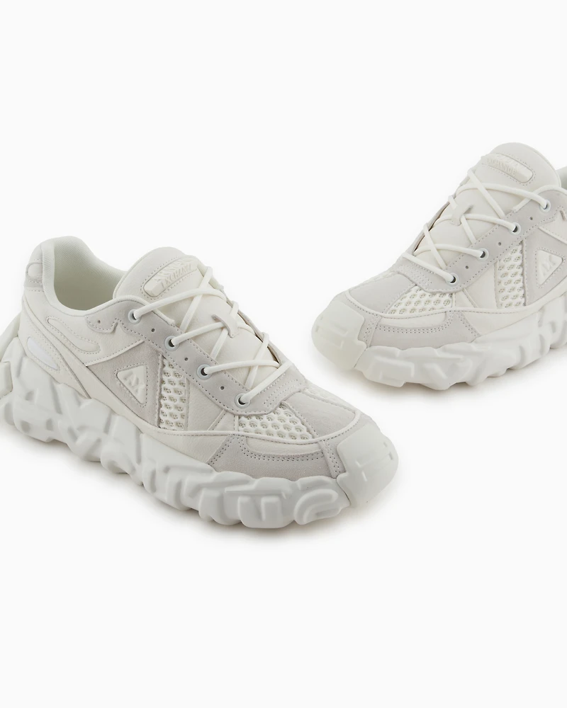Sneakers with oversized sole
