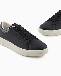 Sneakers with detail on the back