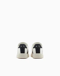 Sneakers with contrasting bands