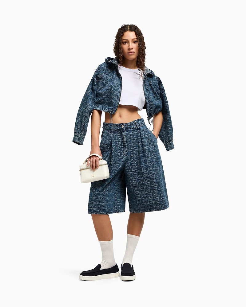 Cropped T-shirt with logo on the sleeves
