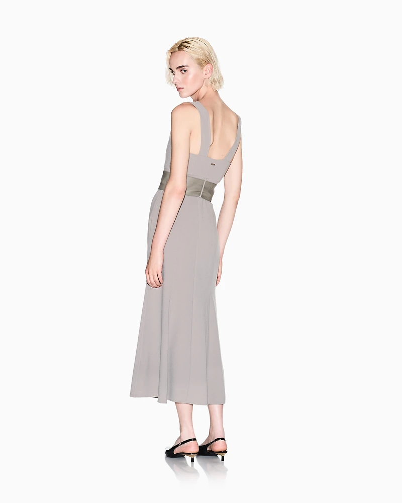 Longuette dress with belt