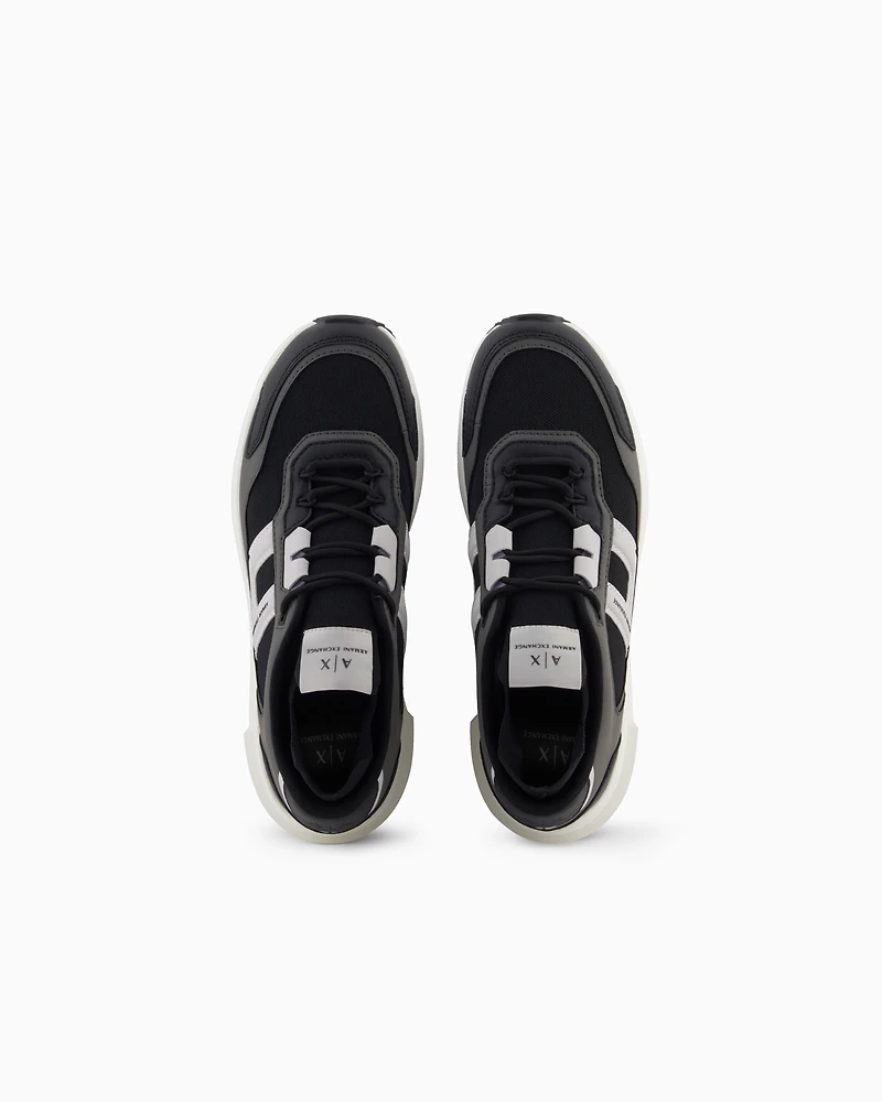 Sneakers with contrasting details