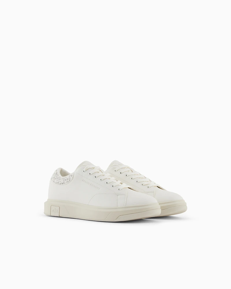 Sneakers with detail on the back