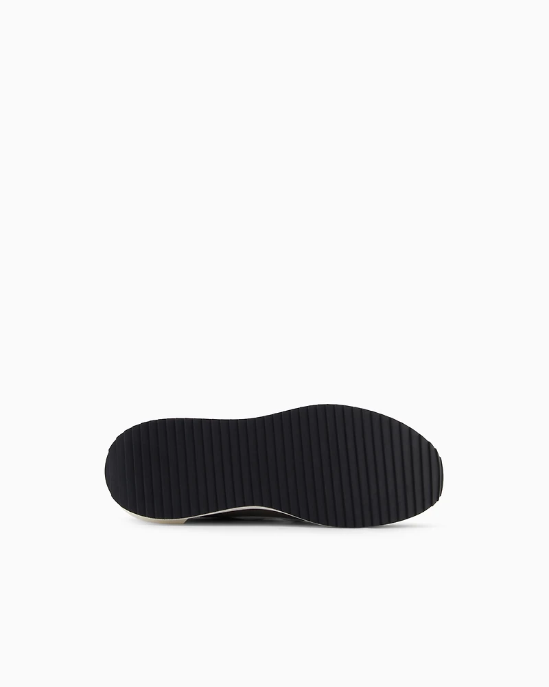 Sneakers with contrasting details