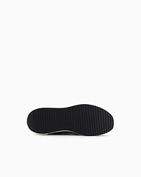 Sneakers with contrasting details