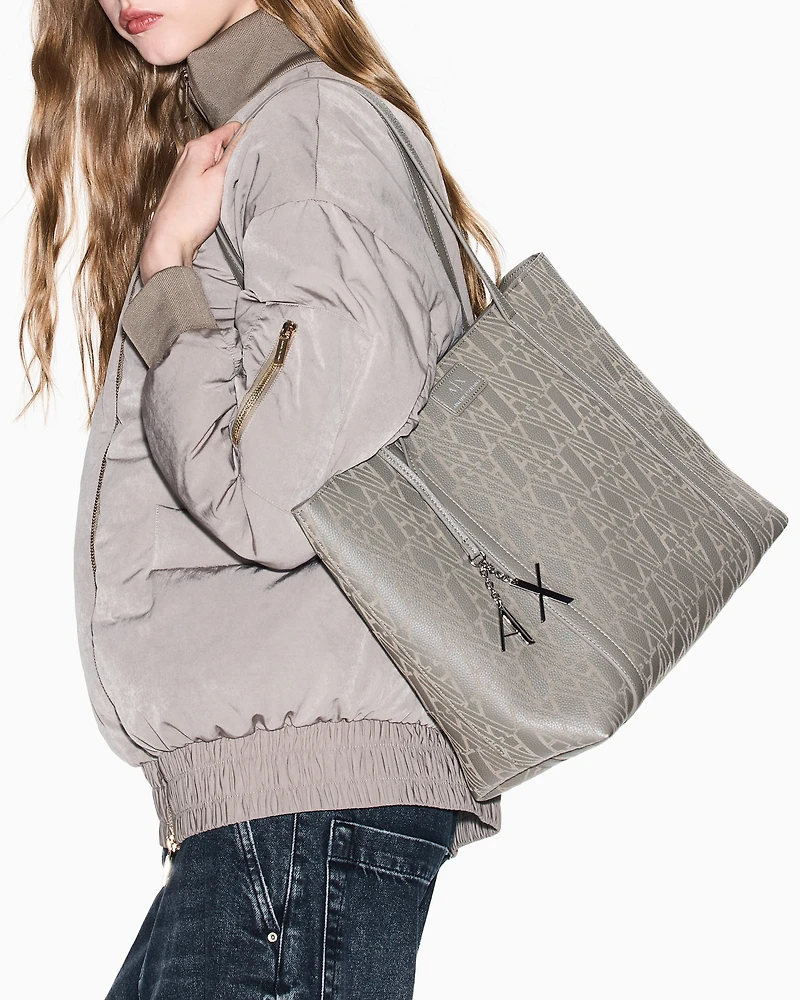 Tote bag with allover logo