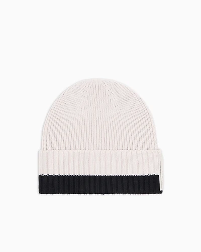 Cap with ribbed profile