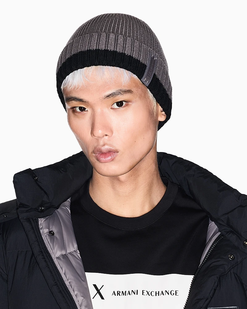 Cap with ribbed profile