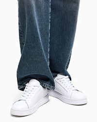 Sneakers with laces and logo