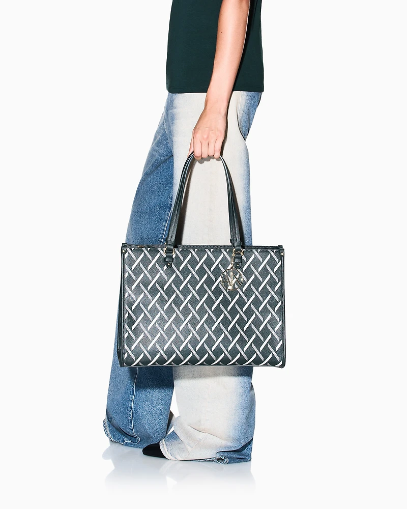 Shopping bag with allover pattern
