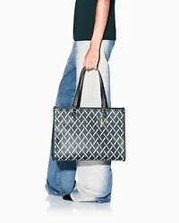 Shopping bag with allover pattern