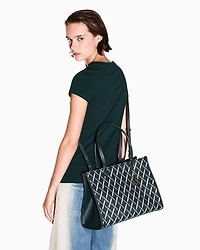 Shopping bag with allover pattern