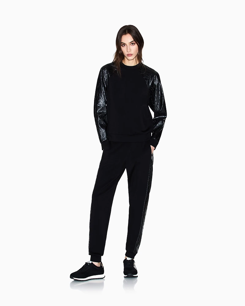 Sweatshirt with contrasting sleeves