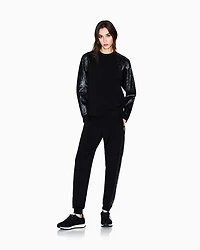Sweatshirt with contrasting sleeves
