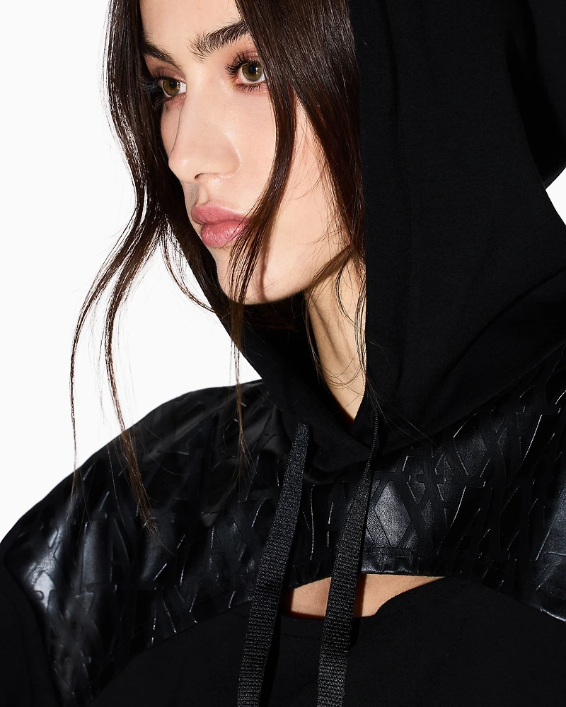 Cropped sweatshirt with cut out