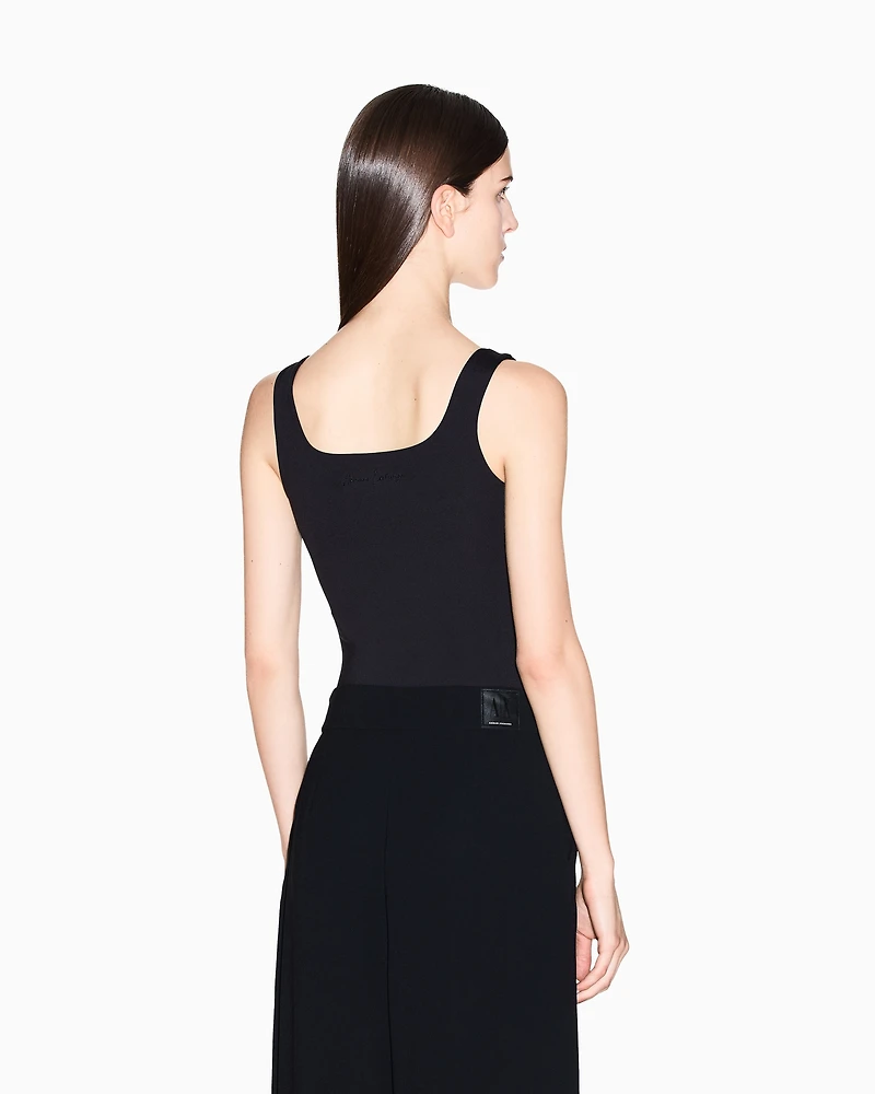 Body with tone-on-tone logo