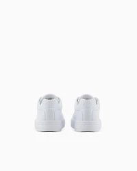 Sneakers with laces and logo