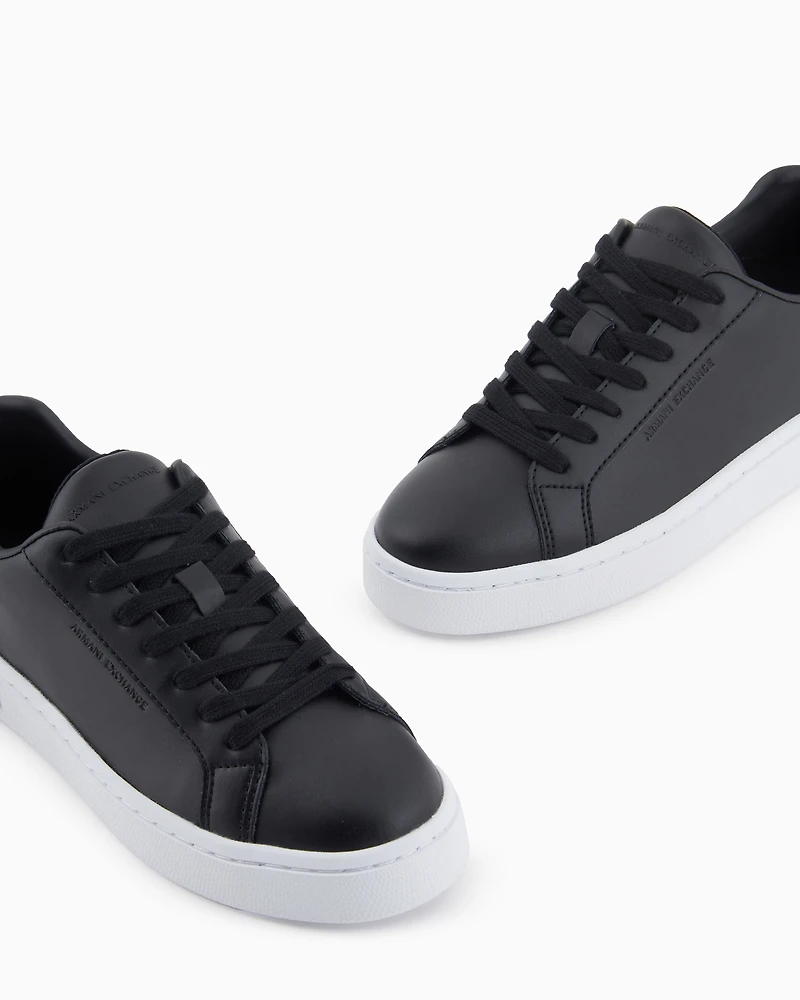 Sneakers with laces and logo