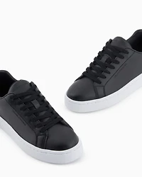 Sneakers with laces and logo