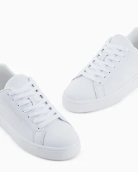 Sneakers with laces and logo