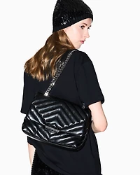 Shoulder bag in quilted material with metal details