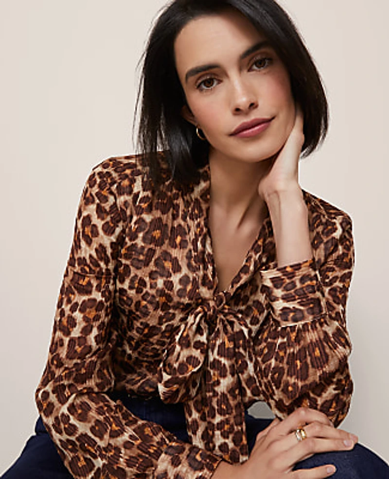 Ann Taylor Animal Print Tie V-Neck Popover Top Size XS Pale Sandalwood Women's