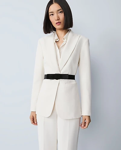 Ann Taylor The Belted Fitted Long Blazer in Crepe Size 0 Winter White Women's