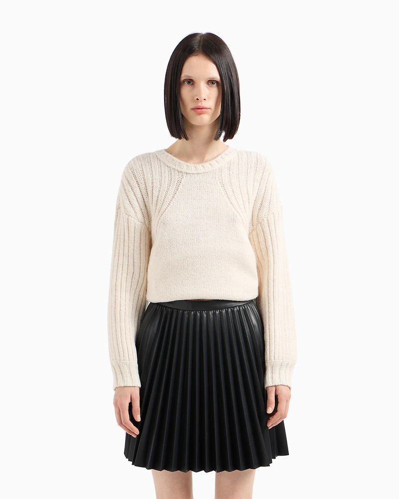 Short pleated skirt