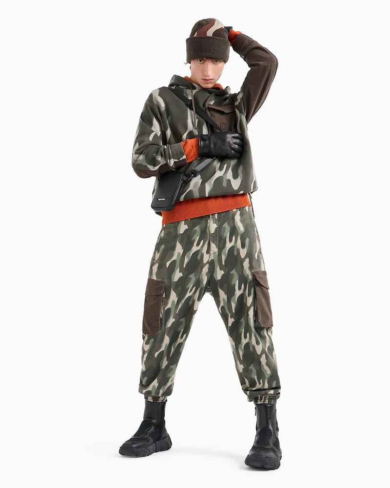 Camouflage cargo pants with velvet pockets