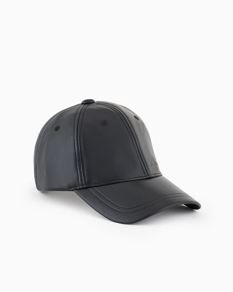 Hat with matt effect visor