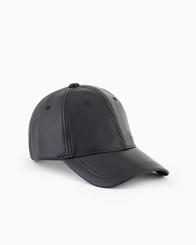 Hat with matt effect visor