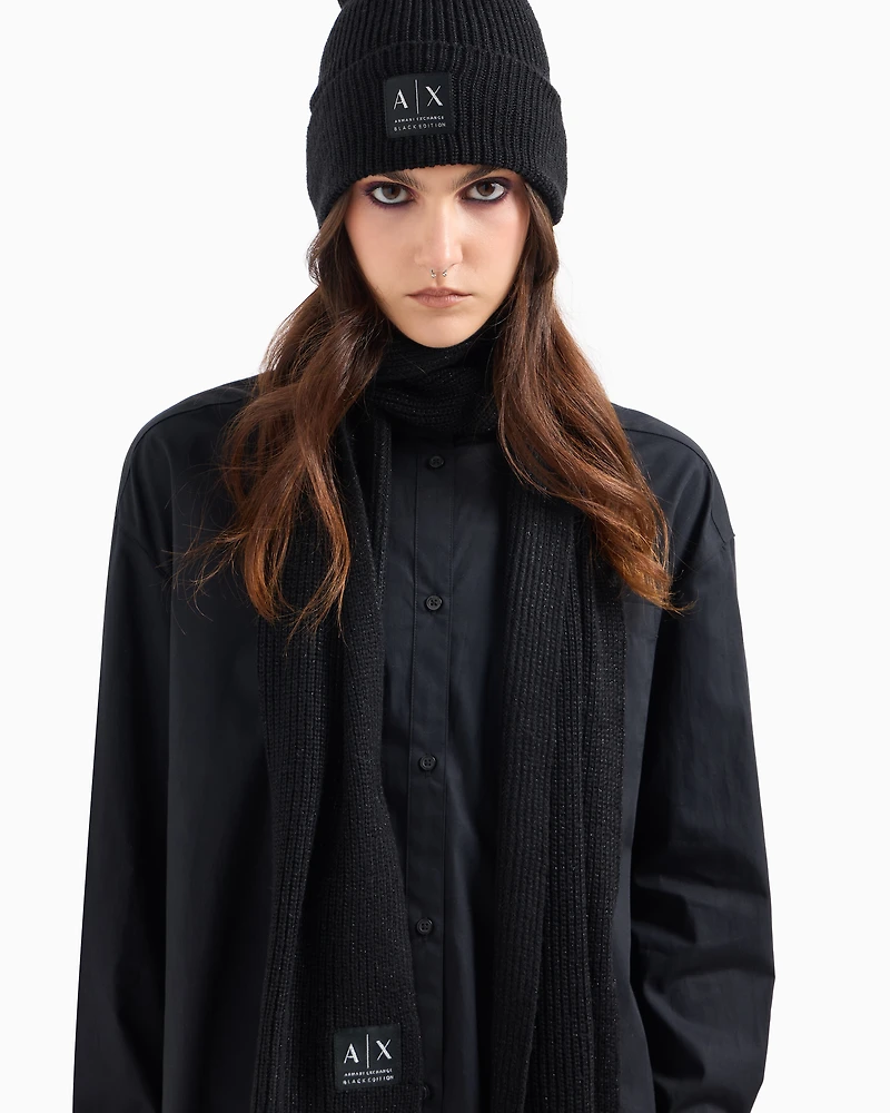 Ribbed knitted scarf with lurex yarn