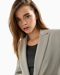Semi-constructed single-breasted jacket