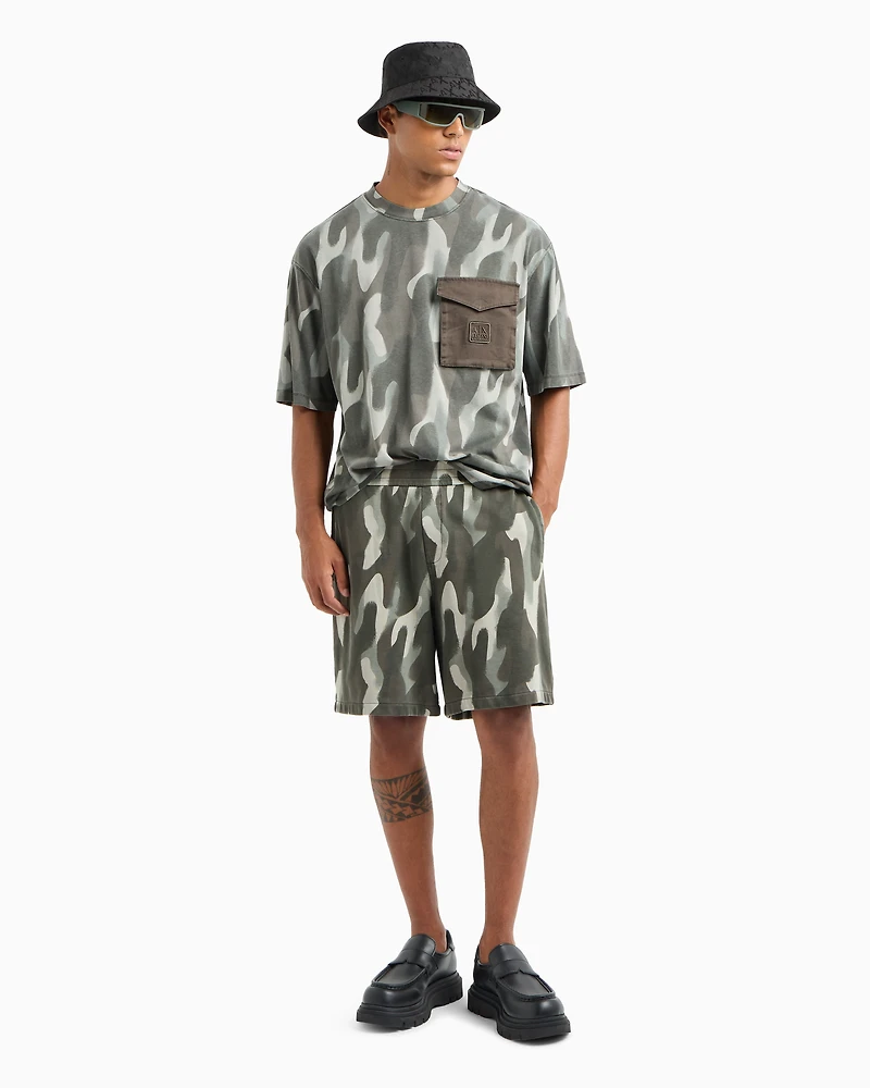 Relaxed fit camouflage T-shirt with logo pocket