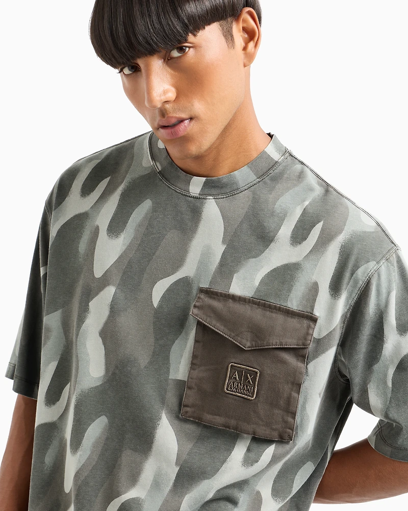 Relaxed fit camouflage T-shirt with logo pocket
