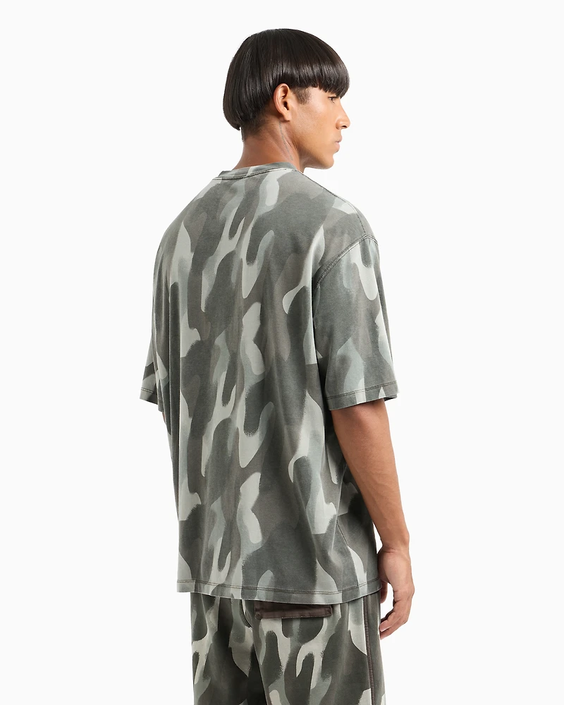 Relaxed fit camouflage T-shirt with logo pocket