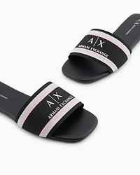 Slippers with contrasting band and logo