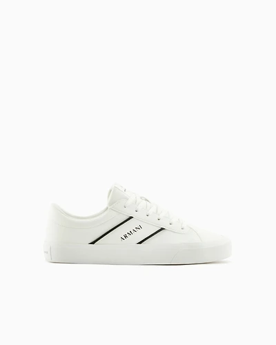 Sneakers with contrasting band