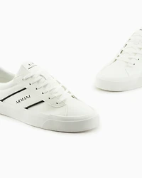 Sneakers with contrasting band