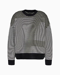 Knitted sweater with edge
