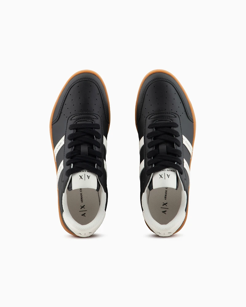 Sneakers with contrasting side bands